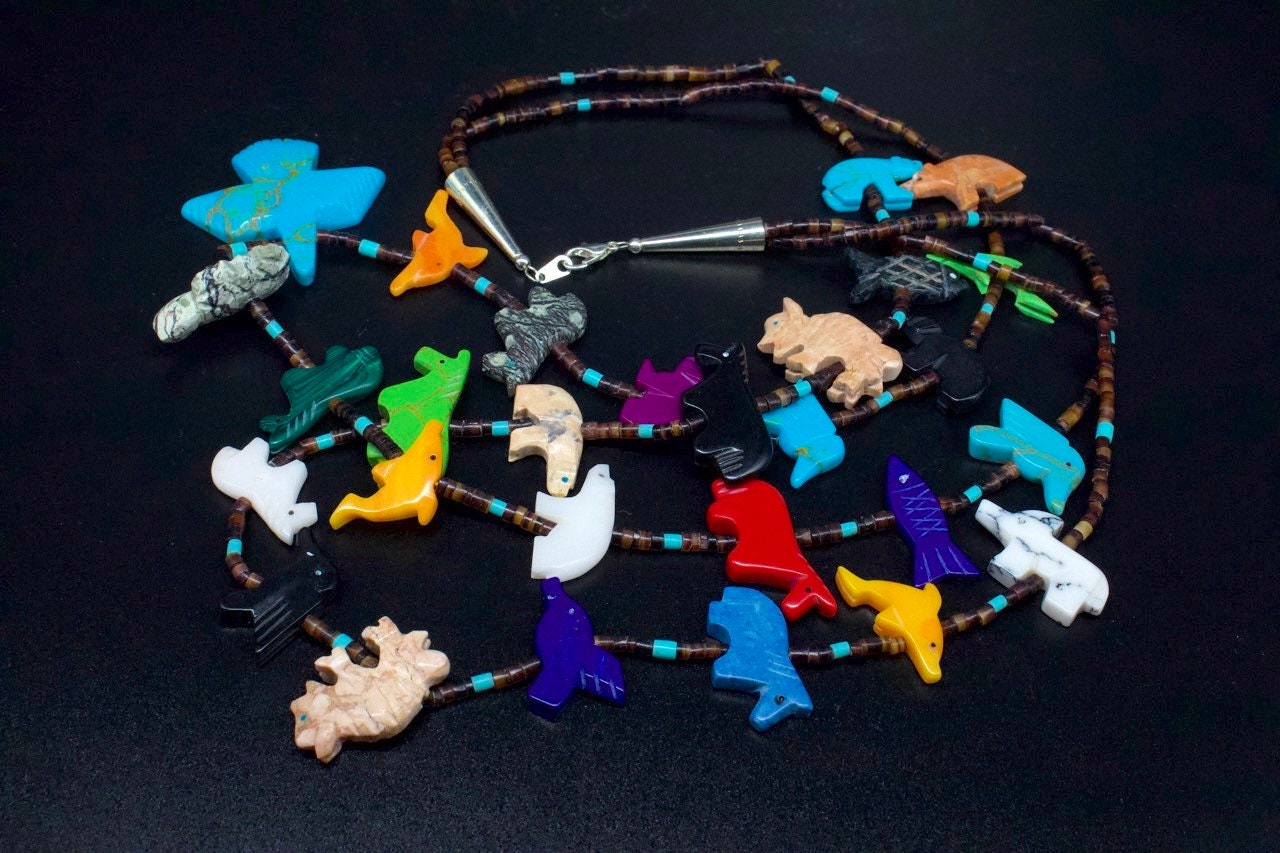 Collier Zuni Fétichiste Animaux – 5 Rangs De Perles Turquoise – Longueur 35 Cm, Pièce Ethnique Occasion