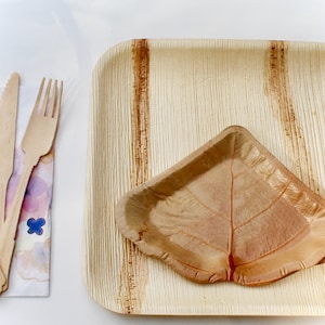 Disposable palm Leaf plate Bamboo and Sea Grape Plate for dessert and dry food Biodegradable - compostable - Eco Friendly