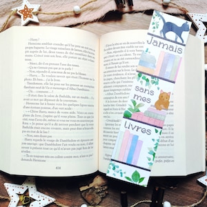 Peut inclure: Un ensemble de trois marque-pages colorés avec des illustrations à l'aquarelle de livres, un chat et un chat avec une pile de livres. Les marque-pages portent le texte "Jamais sans mes livres".