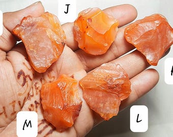Pietra preziosa grezza non lucidata di corniola naturale: esemplari di corniola, fette, roccia, energia, motivazione, intaglio, gioielli curativi, cabochon, sfaccettato, amore