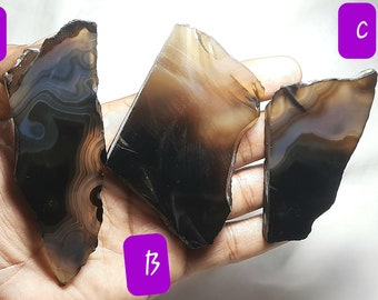 Schwarz gebänderter Onyx Rohedelstein: Gefärbte Onyx Scheibe, unpolierter Onyx Rock, Roher Schmuck, Heilung, Cabochon, Perlen, Schnitzen, Handwerk, dekorative Platte, Frieden