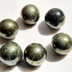 Natural Pyrite Round Ball Cabochon Gemstone,Golden Pyrite Crystal Sphere,Pyrite Spheres Money,Goodluck,Prosperity,Homedecor,Healing,Reiki.