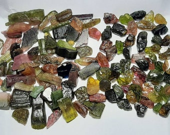 Esemplari di gemme grezze di tormalina multi naturale: lotto misto grezzo