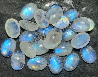 Cabochon ovale in pietra di luna arcobaleno blu sgargiante: pietra preziosa per la creazione di gioielli (da 4x6 a 15 x 20 mm)