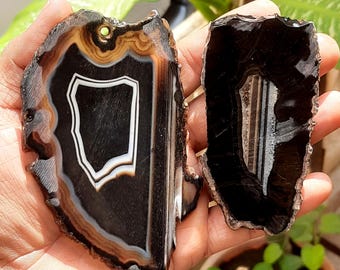 Schwarz gebänderter Onyx Rohedelstein: Gefärbte Onyx Scheibe, unpolierter Onyx Rock, Roher Schmuck, Heilung, Cabochon, Perlen, Schnitzen, Handwerk, dekorative Platte, Frieden