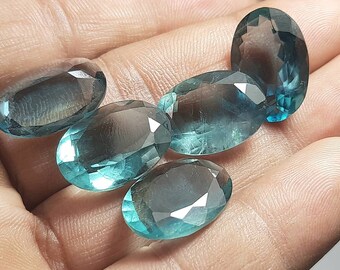 Pietra preziosa ovale sfaccettata di fluorite naturale: pietra per la creazione di gioielli in fluorite blu-verde (da 3x5 a 20 x 30 mm)