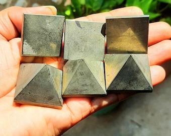 認定された月の石 - 宇宙からの本物の隕石 - Etsy 日本