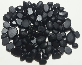 Schwarzer Onyx Rohedelstein: Gefärbte Onyx Scheibe, unpolierter Onyx Stein, Roher Schmuck, Heilung, Cabochon, Perlen, Schnitzen, Kunsthandwerk, dekorative Platte, Skulptur.
