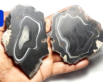 Schwarz gebänderter Onyx Rohedelstein: Gefärbte Onyx Scheibe, unpolierter Onyx Rock, Roher Schmuck, Heilung, Cabochon, Perlen, Schnitzen, Handwerk, dekorative Platte, Frieden