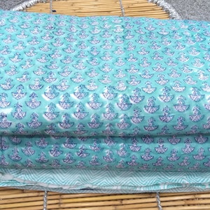 Omkeerbare katoenen quilt: handbedrukte bloemenprint, lichtgewicht deken