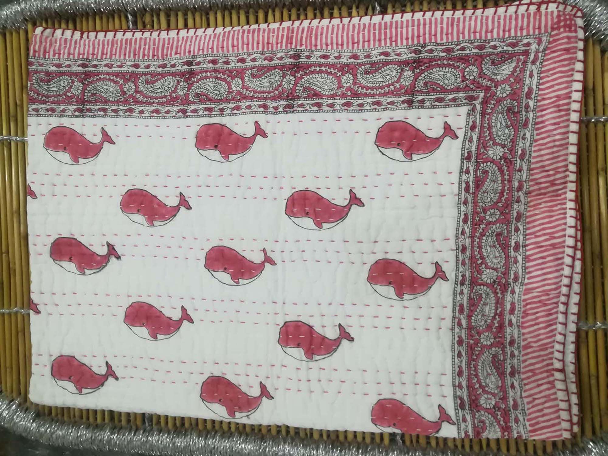 魚のプリントコットンベビーキルト：ハンドブロックインドカンタ寝具