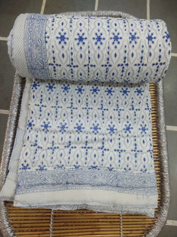 ハンドブロックプリントコットンキルト：リバーシブル花柄ベッド