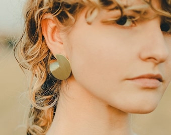 Cirkel disc oorbellen grote gouden studs, Messing disc oorbellen voor vrouwen, Grote ronde stud oorbellen, Ronde statement oorbellen geometrische oorbellen