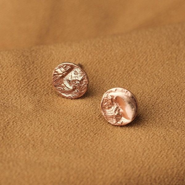 Aretes de oro rosa con textura Sementales de oro rosa Lindos aretes de poste, Aretes pequeños, Sementales de puntos, Mini aretes, Regalo de joyería