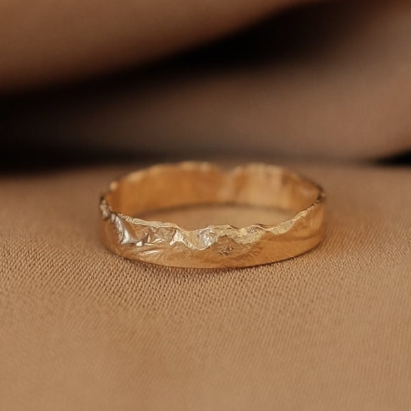 Einzigartiger Ring Gold gehämmert Ring, Gehämmert Goldring, Goldring für Frauen, Minimalist Ring, Rustikaler Goldring, Stapelring Gold, Goldring