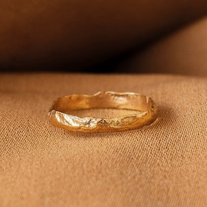Gehamerde gouden ring sierlijke minimale textuur dunne gouden ring delicaat stapelbare ring gouden pinkring vrouwenring, eenvoudige beloftering voor haar
