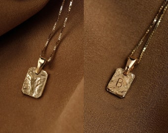 Collier initial délicat en or, petit collier personnalisé pour femmes, collier carré en or gravé avec pendentif initial, cadeau bijoux personnalisé