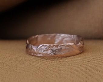 Strukturierter Rosegoldring, Rosegoldstapelring, rustikaler Ring, einzigartiger minimalistischer Ring, stapelbarer Ring Organischer Formring, trendiger Ring für sie