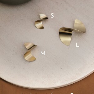 May include: Three gold-toned statement earrings in different sizes, labelled S, M, and L. This listing is for size S, find other sizes in the section "statement earrings" in our shop.