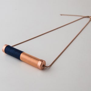 Asymmetriskt halsband, Marinblått halsband, Industriellt halsband, Abstrakt halsband, Återvunna smycken Coolt halsband Snyggt halsband för kvinnor bild 1