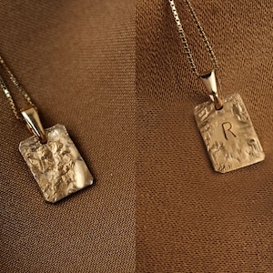Collar colgante personalizado collar inicial en capas de oro, collar estampado personalizado, colgante rectangular en cadena de caja collar de letras personalizadas