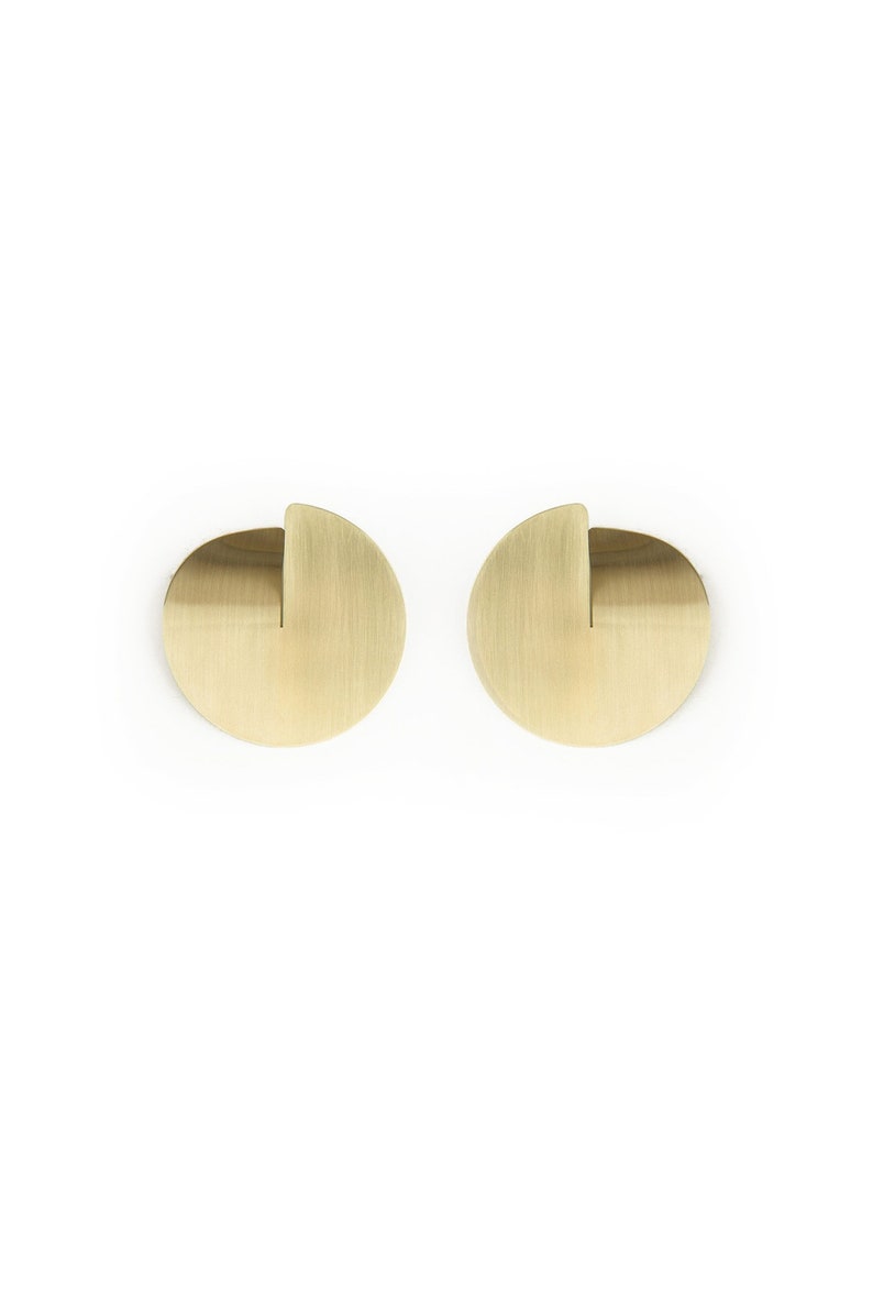 Circle disc earrings large gold studs, Brass disc earrings for women, Big round stud earrings, Round statement earrings geometric earrings image 8