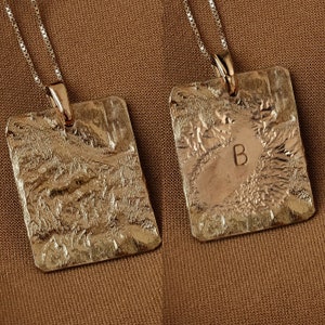 Collier en or personnalisé, pendentif tendance, collier gravé personnalisé, grand collier pendentif rectangle en or, grand collier initial martelé