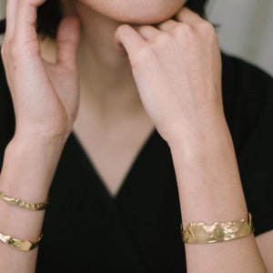 May include: A gold-toned bracelet with a textured, irregular surface. This listing is for the medium width M, discover other sizes in the "Bracelets" section of our shop.