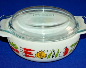 Vintage Pyrex Harvest Vegetable Casserole dish & Lid, 1.5 Pint Capacity.