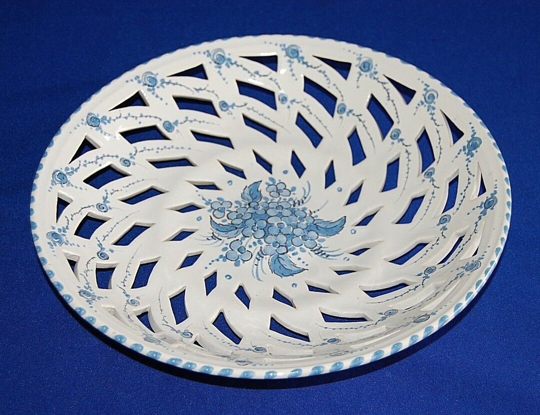 Gouda Zenith Hand Painted Blue & White Floral Lattice Bowl