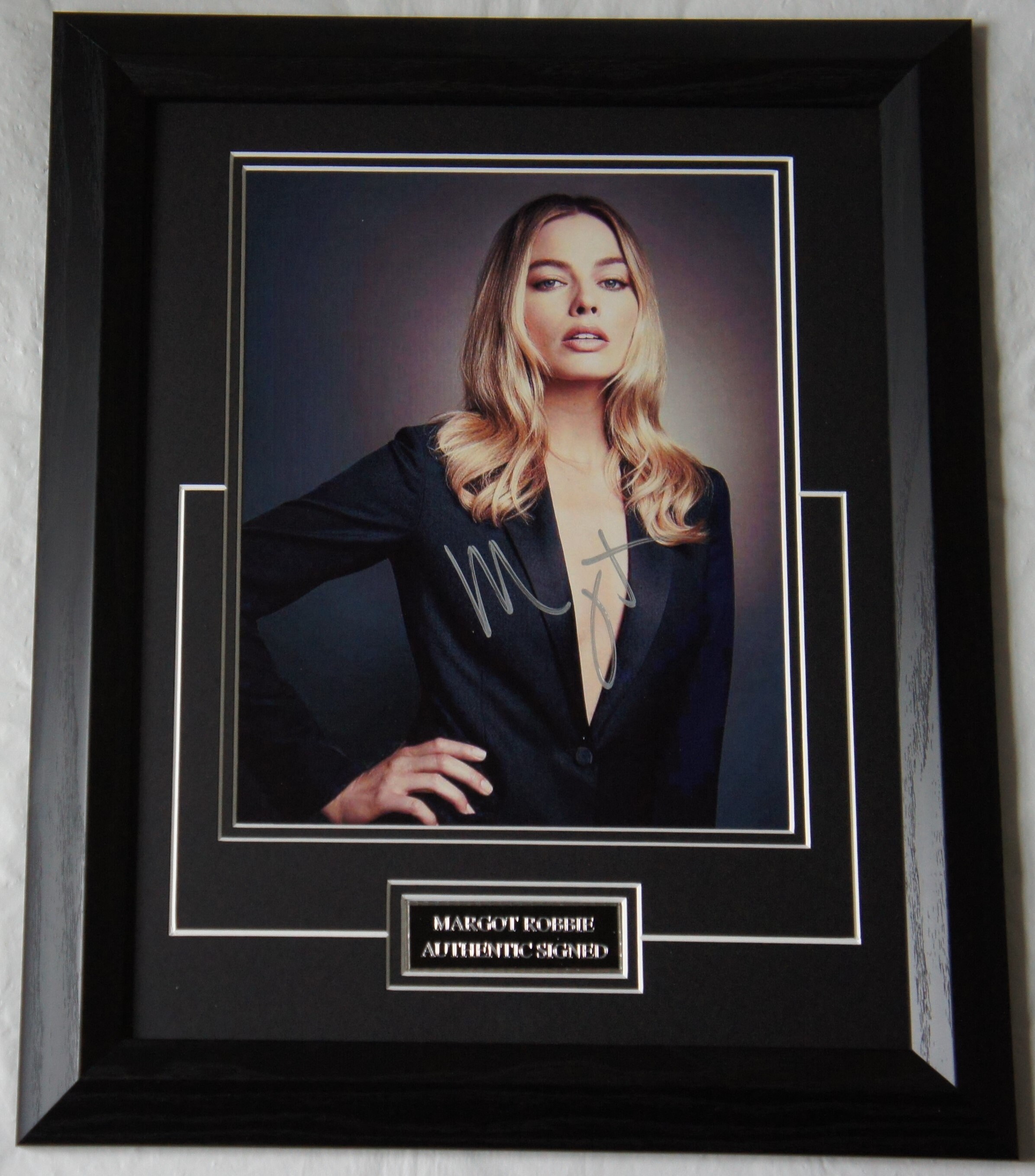 MARGOT ROBBIE Signed Actress Who Plays Barbie 100 % Authentic