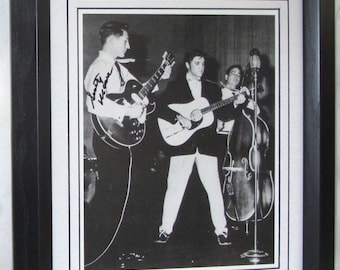 SCOTTY MOORE signerad Elvis Presley gitarrist garanterat äkta. Inramad. Registrerad återförsäljare. Ej kopierad eller tryckt.