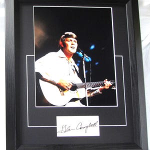 GLEN CAMPBELL signierte, gerahmte, mattierte Vintage-Karte, signiert, nicht kopiert oder gedruckt, registrierter Händler