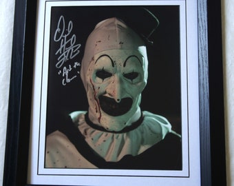 David Howard Thornton firmó Art The Clown Terrifier I y 2 Mano mate y enmarcado. A.F.T.A.L. Distribuidor registrado #199 No copiar ni imprimir