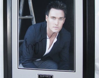 OWEN YEOMAN  signed The Mentalist Guaranteed Authentic  Registered Dealer  Authentic signed photo . Not Copy or  Printed