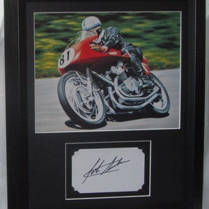 JOHN SURTEES Firmato Racing Legend Carta opaca Garantito autentico Rivenditore registrato Foto firmata autentica. Non copiata o stampata