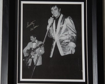 SCOTTY MOORE signerad Elvis Presley gitarrist garanterat äkta. Inramad. Registrerad återförsäljare. Ej kopierad eller tryckt.