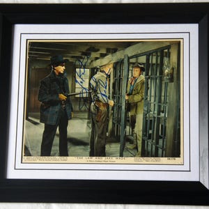 RICHARD WIDMARK firmato Western Hand passepartout e incorniciato. Rivenditore registrato, non copia o stampa