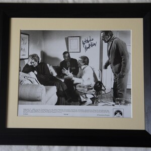 WILLIAM HOLDEN FIRMATO S.O.B. Lobby Card Con passepartout e cornice fatti a mano. Rivenditore registrato, non copia o stampa.