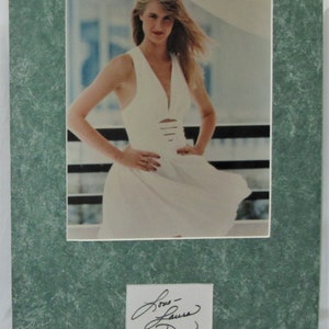 LAURA DERN ha firmato il biglietto con passepartout autentico, non copiato o firmato, senza cornice, rivenditore registrato