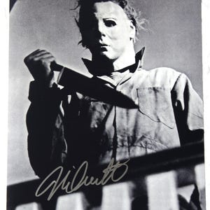 NICK CASTLE Signed Michael Myers Halloween awesome signed 14 x 11 authentic Registered Dealer