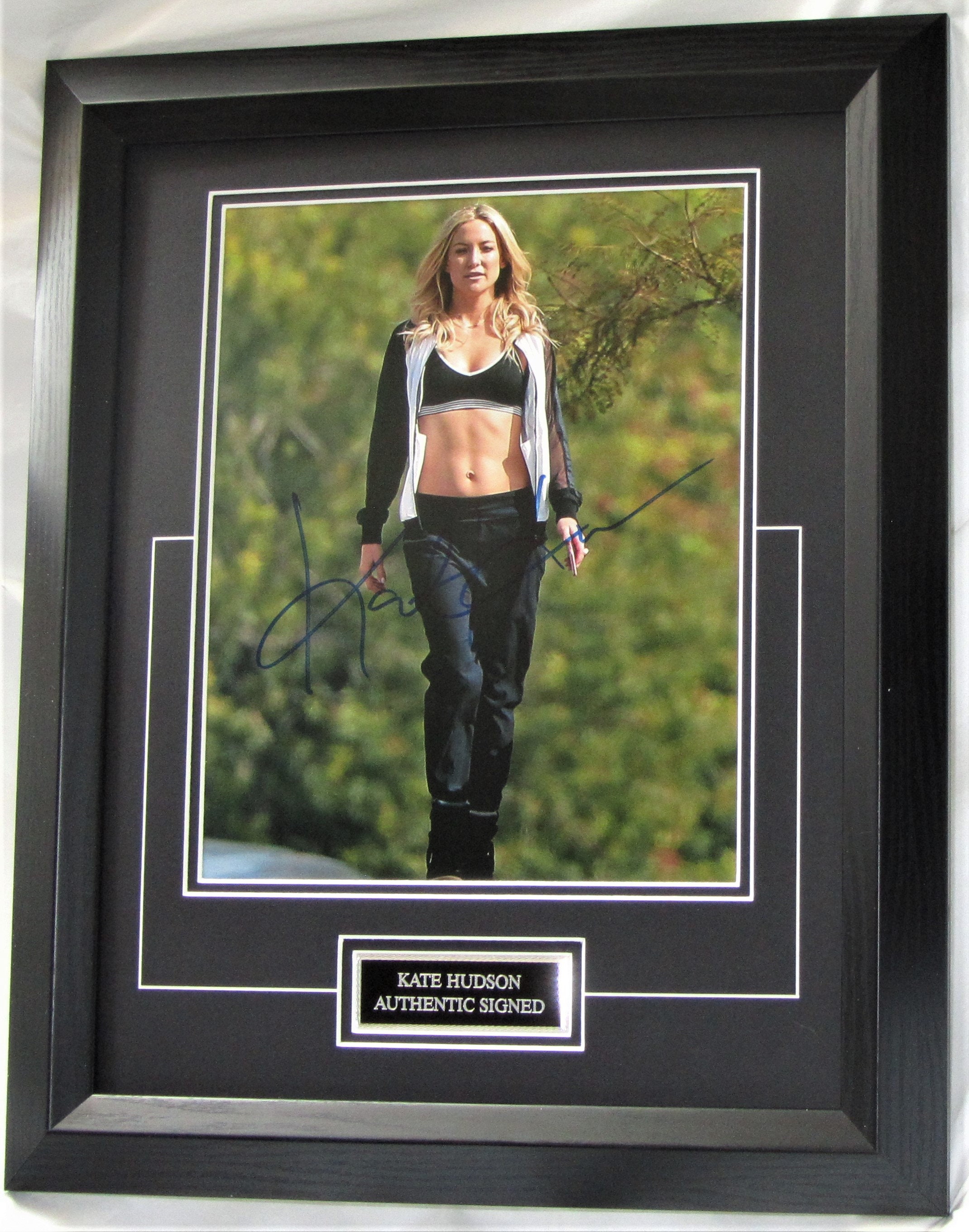KATE HUDSON Signed 100 % Authentic Framed Registered Dealer