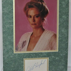 CYBIL SHEPHERD firmato Matted Card Autentico non copia o firme stampate Senza cornice Rivenditore registrato