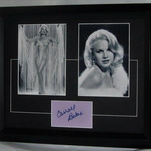 Retro CARROLL BAKER signierte Baby Doll Schauspielerin umrahmt mattierte signierte Karte mit Fotos authentisch nicht kopieren oder drucken registrierter Händler