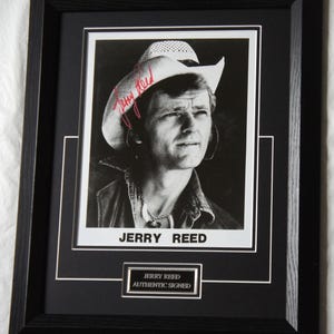JERRY REED Foto autógrafa firmada de 8 x 10, actor de música country, enmarcada, distribuidor registrado, no copia ni firma impresa