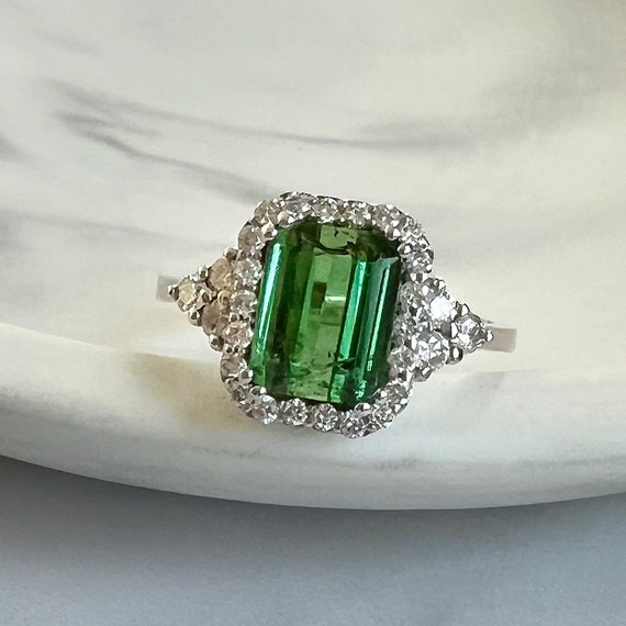 Know About Very Rare And Valuable Natural Green Diamonds - RRP Diamonds