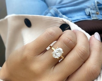 Stunning 2.51 Carat Oval Cut Lab Diamond Engagement Ring, E/VS1 IGI Certificated in 14k Yellow Gold