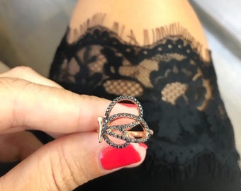 Anillo de mariposa de oro rosa macizo y diamantes, anillo de diamantes de mariposa único, anillo de declaración de diamantes negros