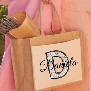 Personalisierter Jute-Shopper mit floralem Buchstaben und Namen – geräumige und elegante Tasche, perfekt für jeden Anlass