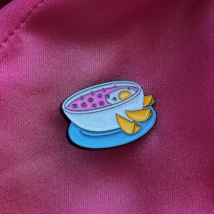 Pin de sopa fría rosa - Pin de esmalte de Lituania - Pin de solapa de comida icónico - Regalos lituanos